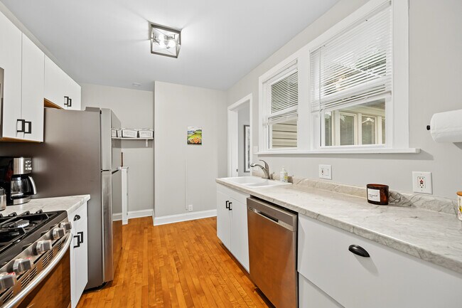 Building Photo - 402 Turner Ave