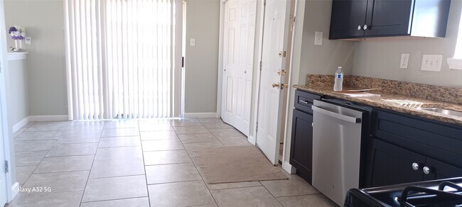 Building Photo - 2106 Wilshire Park Dr