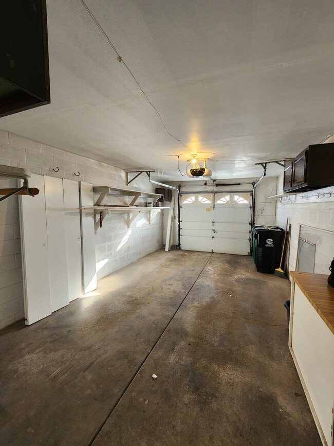 Building Photo - 123 Brewster Ct