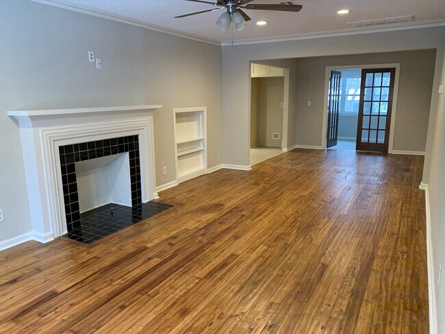 Building Photo - 713 S Lakewood Ave