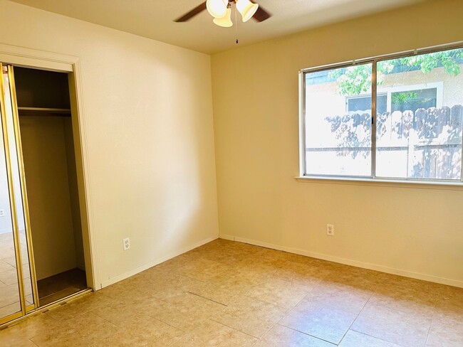 Building Photo - $1,900 Blythe & McKinley, 3 Bedrooms - W. ...