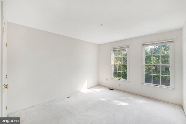 Building Photo - 15831 Glacier Ct