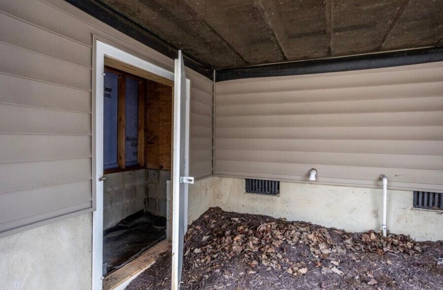 Building Photo - 264 Wembley Dr