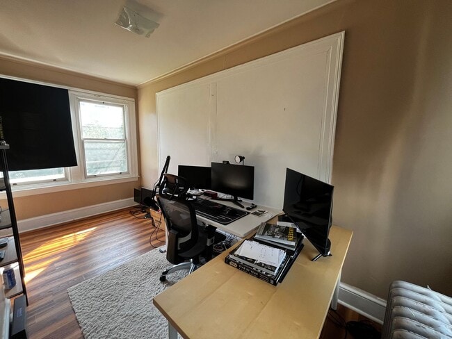 Building Photo - 1st Floor Apartment in Ideal West Hartford...