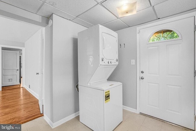 Building Photo - 8230 Gregory Dr