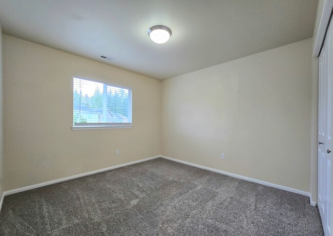 Building Photo - 4 Bedroom Home in Lake Stevens Available Now!