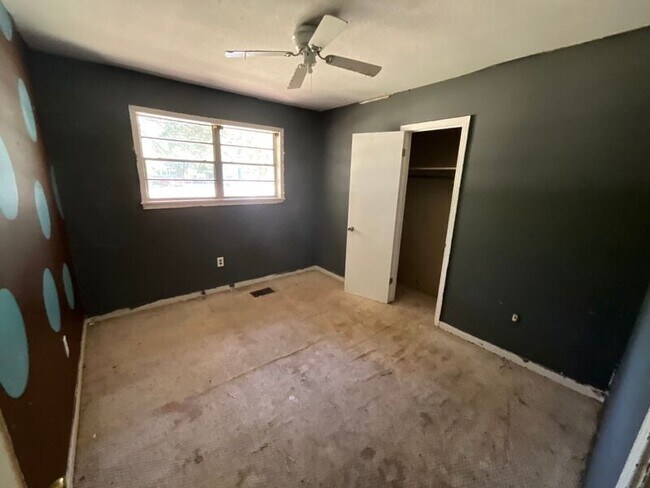 Building Photo - 313 S Fox Hall Rd