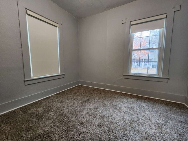 Building Photo - One Bedroom LOWER Duplex