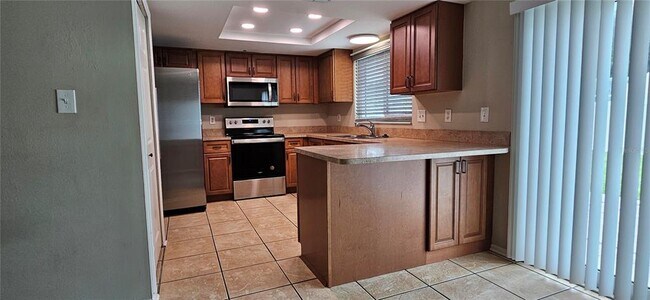 Building Photo - 2842 Indianwood Dr
