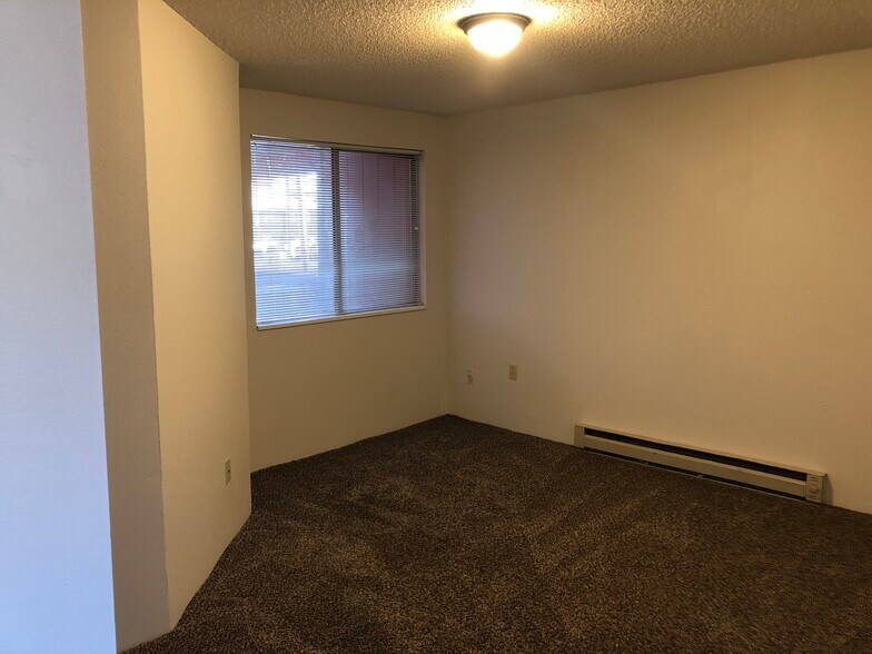 Building Photo - 500 NE Maiden Ln