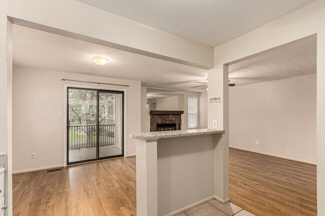 Building Photo - 2 Bed 1.5 Bath Updated Arvada Condo - Available June 5th