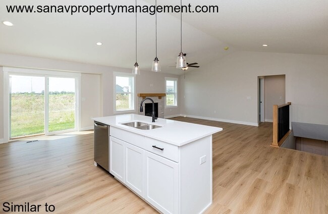 Building Photo - Luxury 2,200 Sq Ft Villa with Chef’s Kitch...