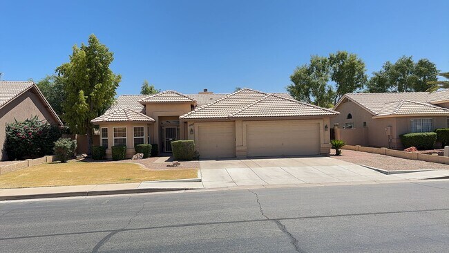 Primary Photo - Adorable single floor 4 bedrooms,2 bathroo...