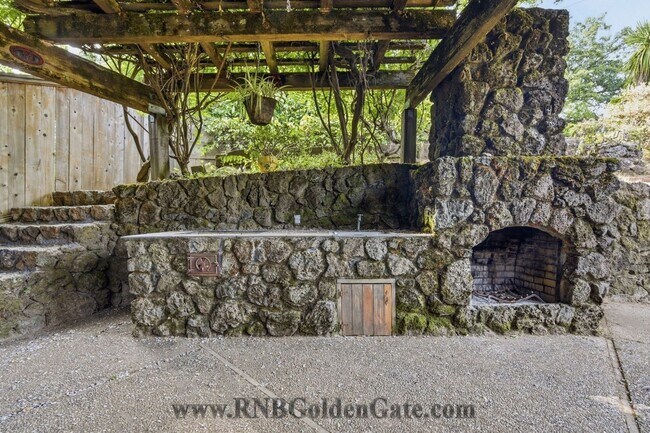 Building Photo - Gorgeous home with spacious yard in Kentfield for rent!