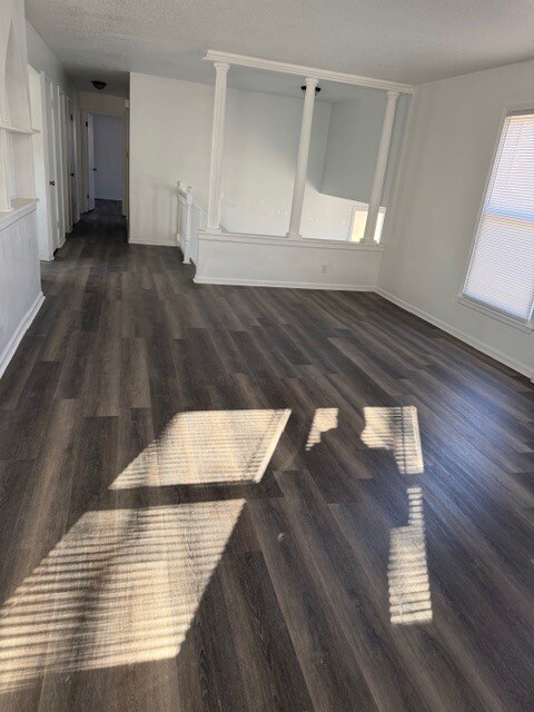 Building Photo - 6527 NW Fairway Dr