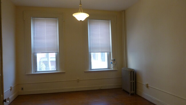 Building Photo - 236 Garden St