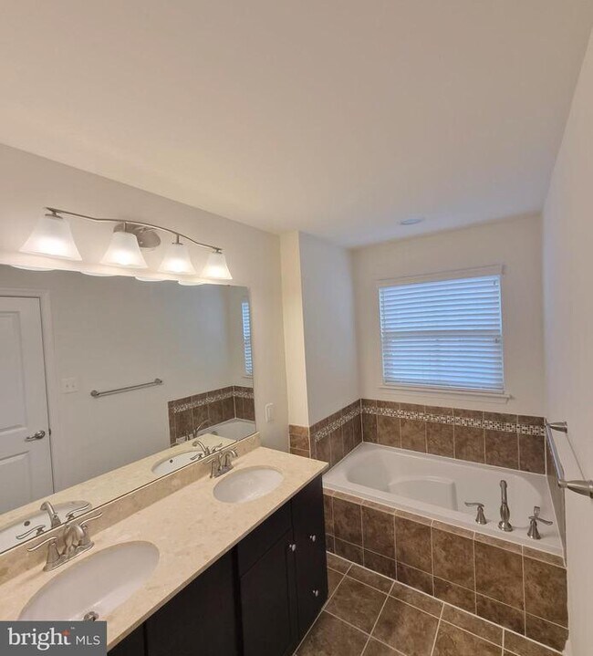 Building Photo - 9128 Landon House Ln