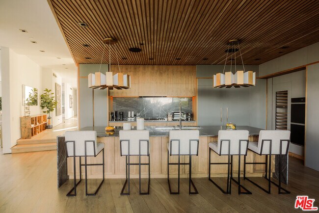 Building Photo - 13331 Mulholland Dr