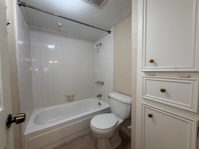 Building Photo - 1223 Augusta Dr