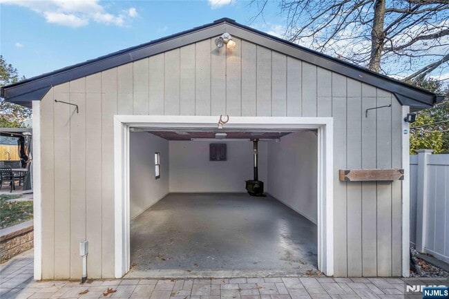 Building Photo - 31 Sherman Ave