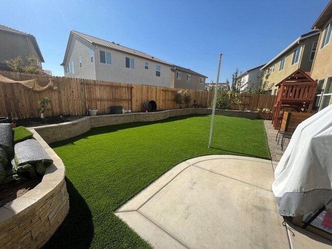 Building Photo - FIVE Bedroom home in Natomas with SOLAR