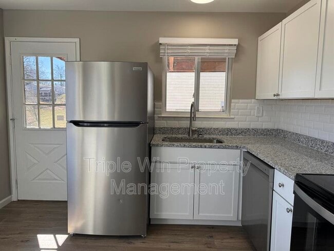 Building Photo - 5122 Ville Maria Ln