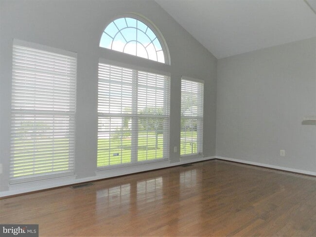 Building Photo - 5203 Linden Dr