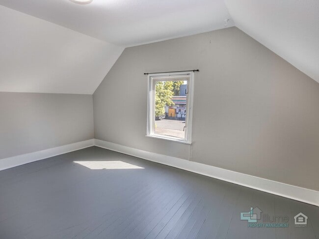 Building Photo - Charming 2-Bedroom Home with Private Yard ...