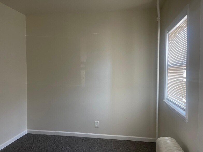 Building Photo - 242 Union Ave