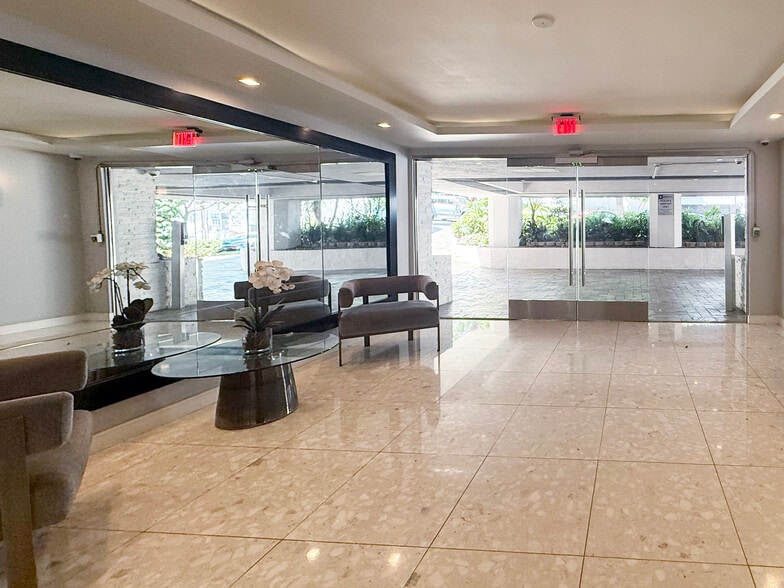 Lobby - 8530 Holloway Dr