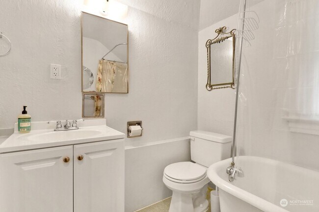 Building Photo - 2514 Dean Ave