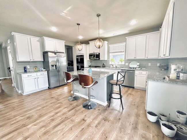 Primary Photo - Stunning 5bed/3 1/2 bath Home in Shakopee!