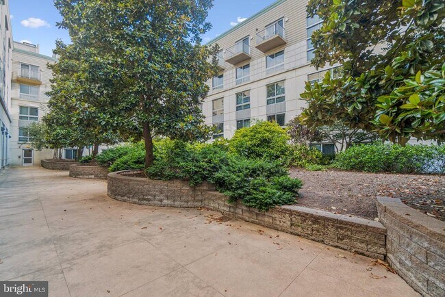 Building Photo - 777 7th St NW
