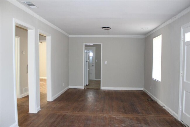 Building Photo - 2665 Northview Ave