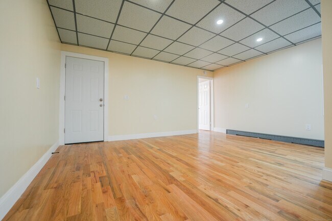 Building Photo - 367 Tudor St