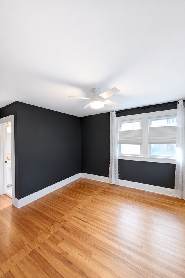 Building Photo - Charming Asheville Cottage!