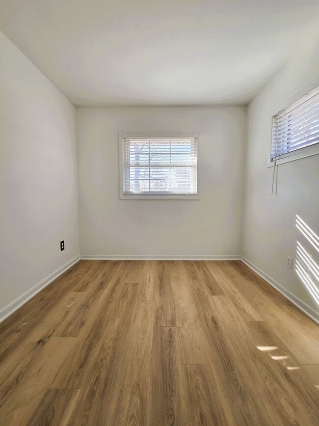 Building Photo - Traditional 4 bedroom cape in Staples Mill and Libbie Road corridor.