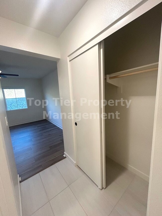 Building Photo - ***Gorgeous 2 bed / 2.5 bath / 1,083 sqft ...