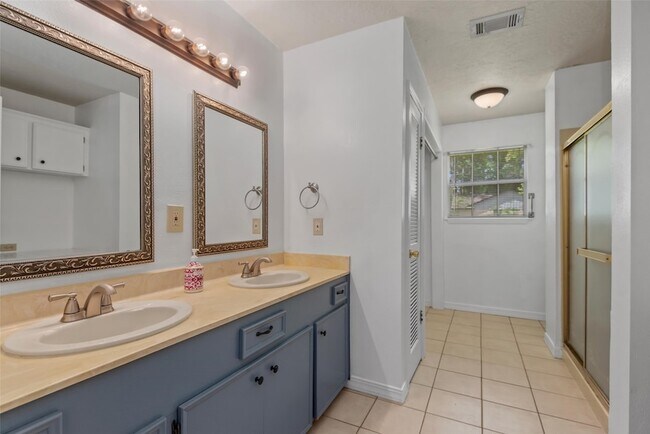 Building Photo - 24338 Redbud Ave