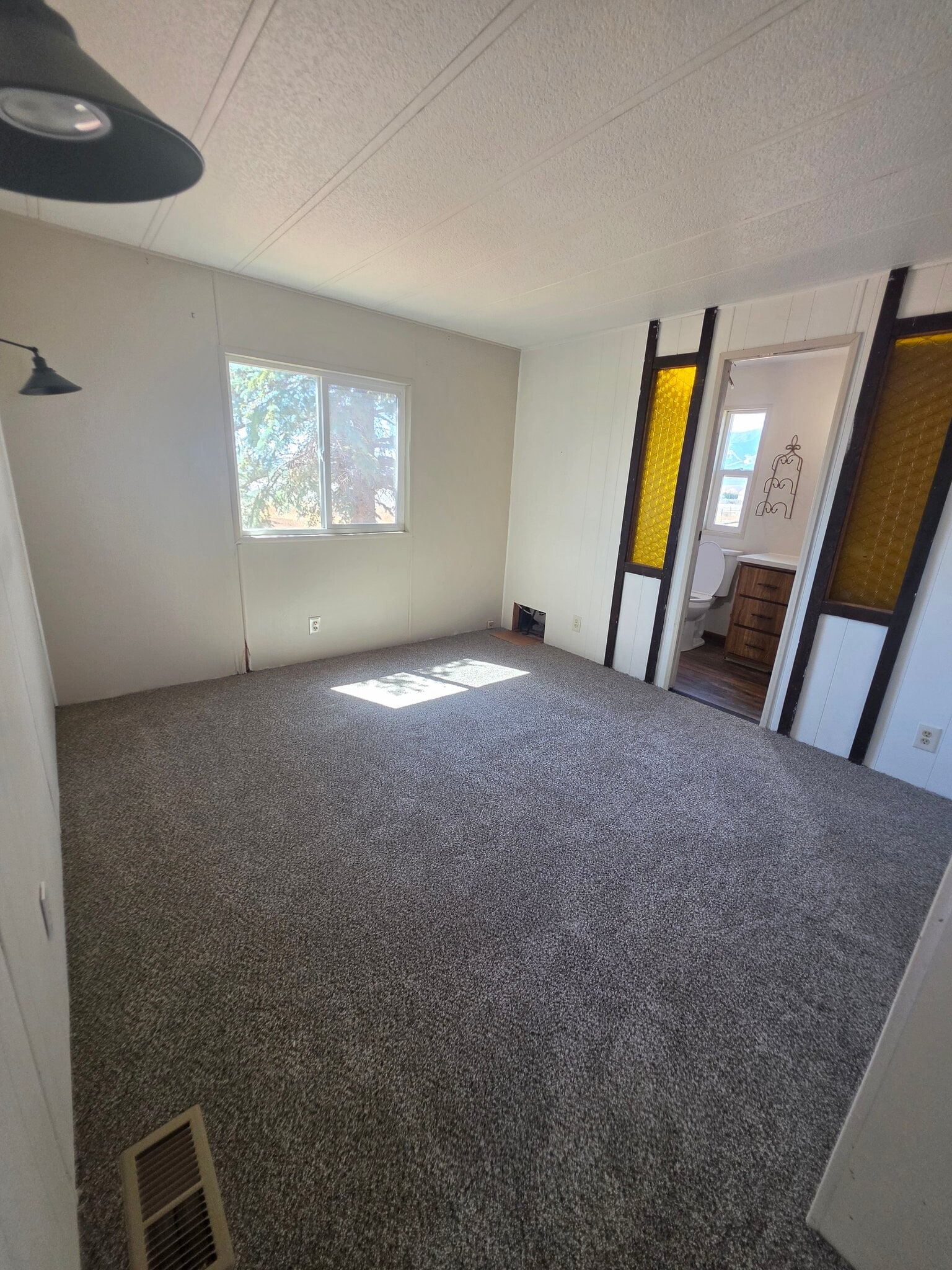 Building Photo - 1112 US-30