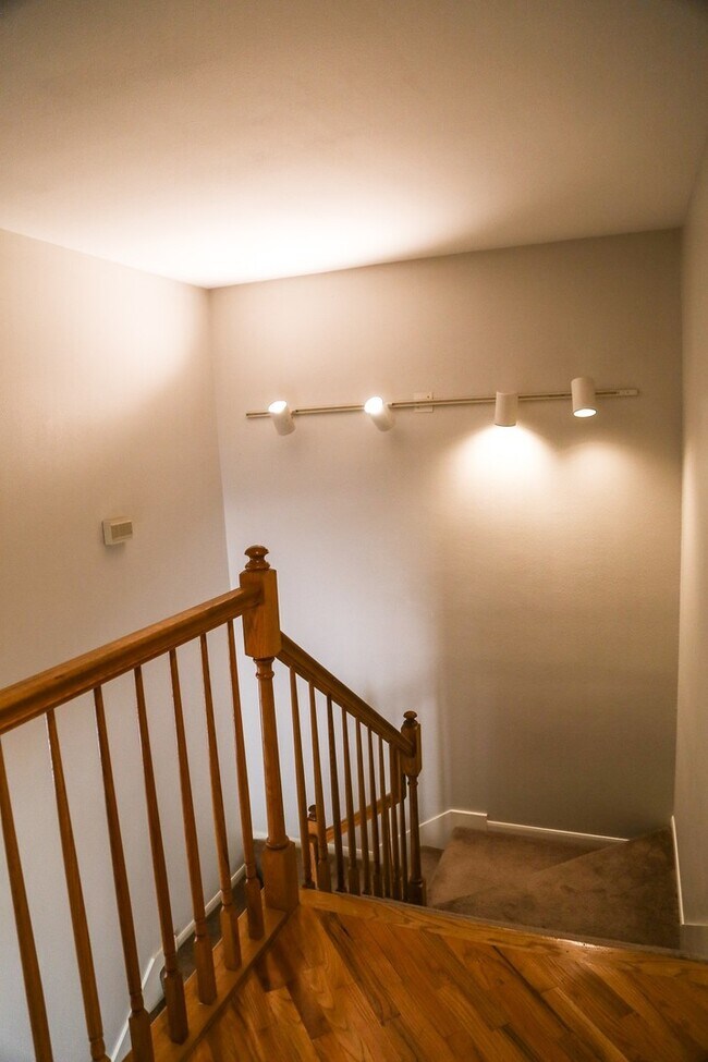 Building Photo - LINCOLN HEIGHTS 3-BEDROOM