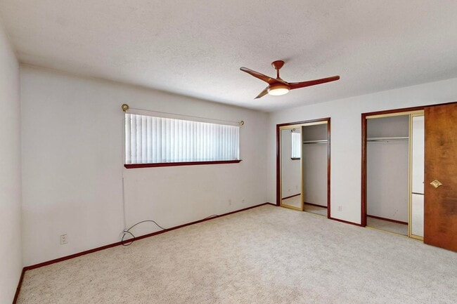 Building Photo - NE Brick Ranch 3/Bd 2/Ba 2 Cg 1782/sf