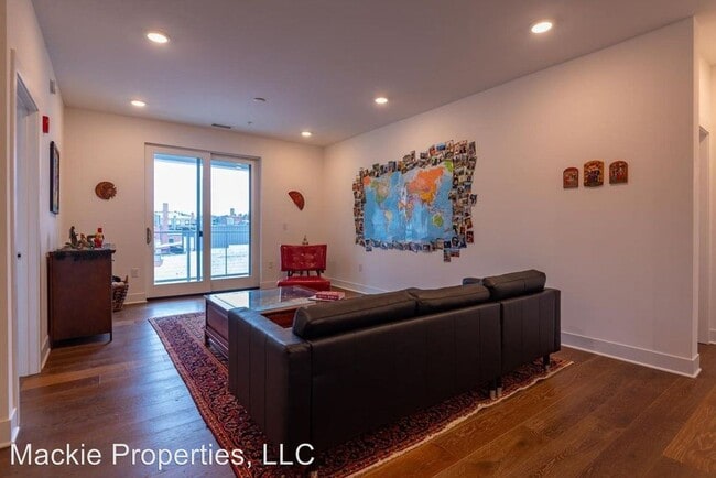 Building Photo - 2 br, 2.5 bath House - 304 West Kirkwood #308