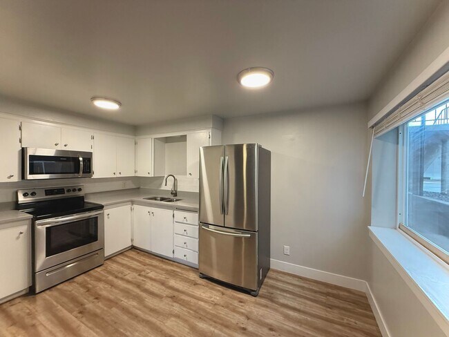 Building Photo - 1 Bedroom Apartment Available February 1st