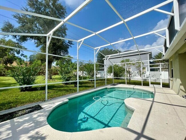 Building Photo - Gorgeous 3/2 Pool Home in Apopka's Parkside at Errol Estate!