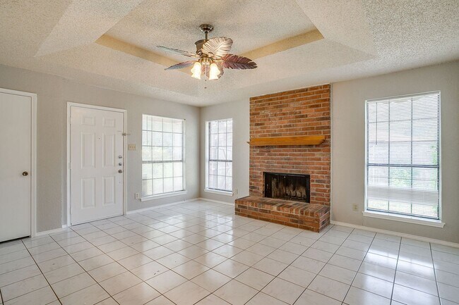 Building Photo - One Side of Duplex is Waiting for You- 2 Bed- 2 Bath- Lake Worth on Cul De Sac- 76135
