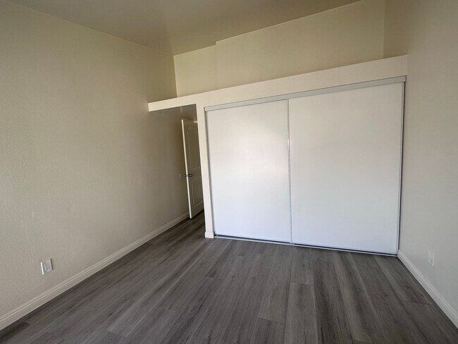 Building Photo - NEW REMODELED 2 Bd/ 1 Ba Home