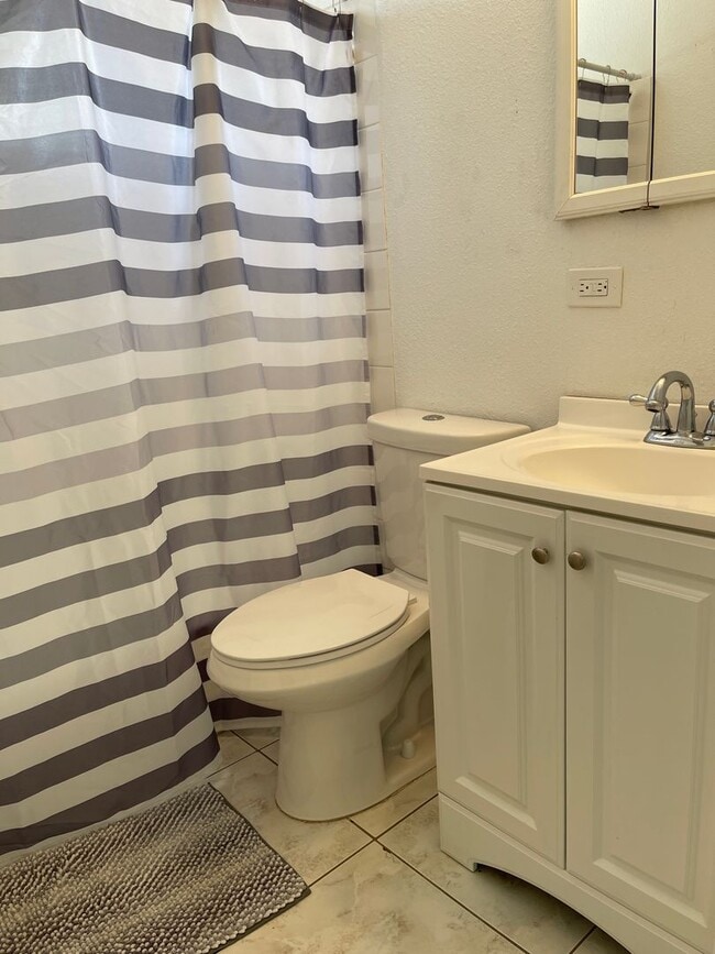 Building Photo - Aspen Ave - BLUE