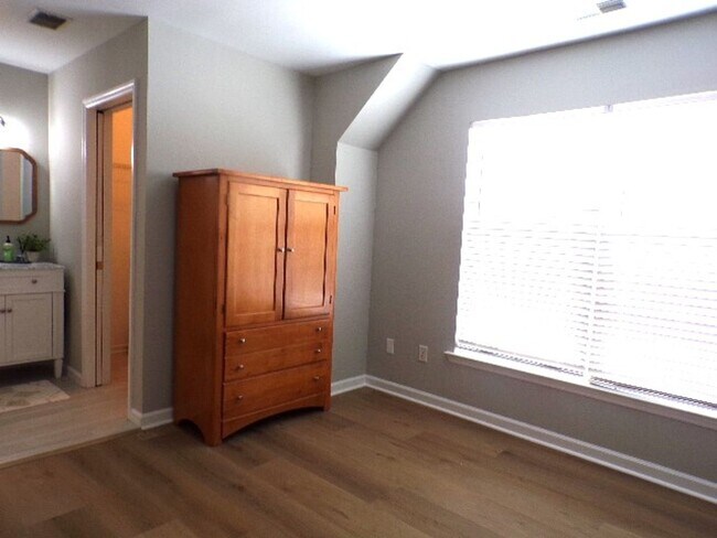 Building Photo - Adorable Home Located In Yacht Cove