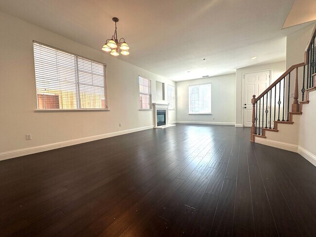Building Photo - 2369 Fernwood Ln